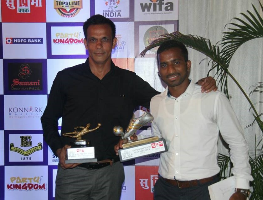 Best Goalkeeper of Super Division - Sanjeev Verma (on the left)