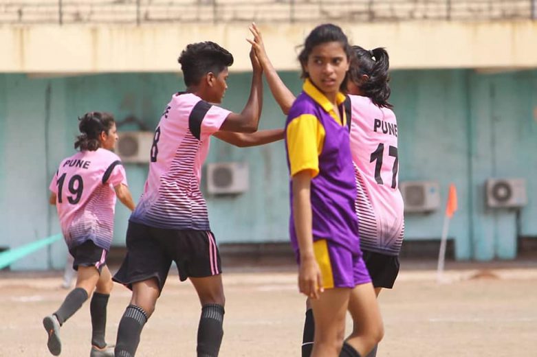 Day 2 of the WIFA organized Women’s Inter District Football Tournament ended with 16 teams facing each other in a knock-out game. Buldhana, Pune, Kolhapur