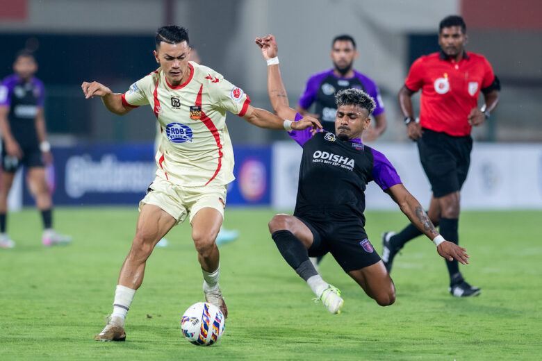 Rahul Kannoly Praveen of Odisha FC and Haobam Tomba Singh of Inter Kashi during match 13 of INDIAN SUPER LEAGUE
