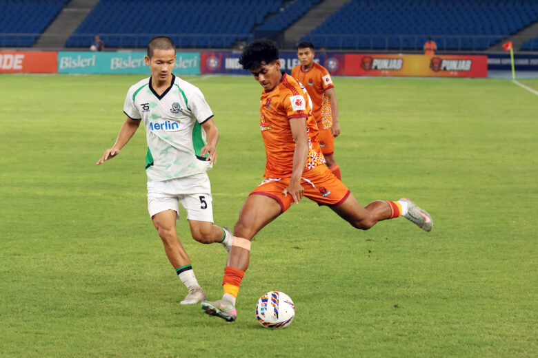 Muhammad Suhail F of Punjab FCand Yash Chickro of Mohammedan Sporting Club